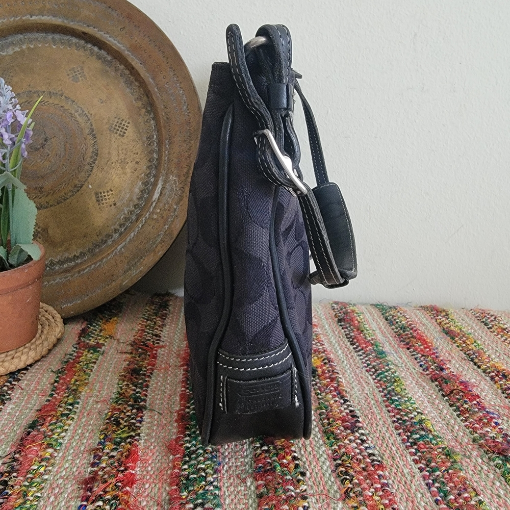 Coach Small Black Shoulder Bag - Picture 2 of 10